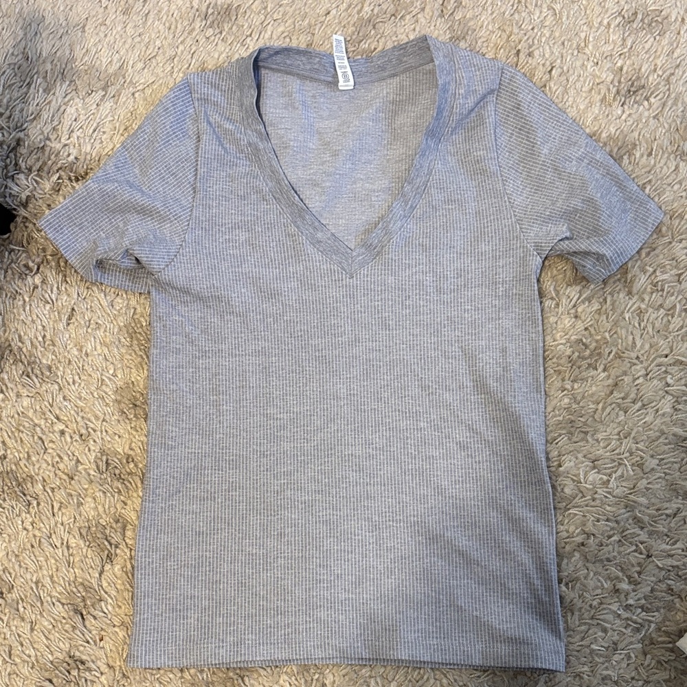 Athleta Ribbed Gray V-Neck T-Shirt Small